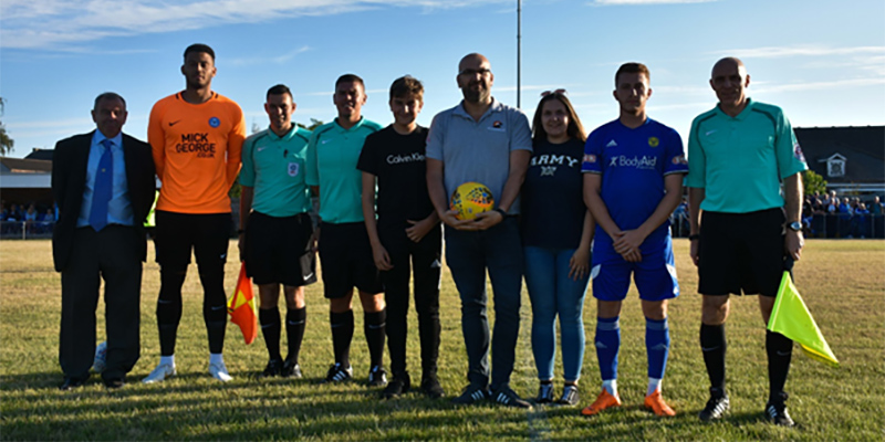 Supermax patrocina partido de fútbol local