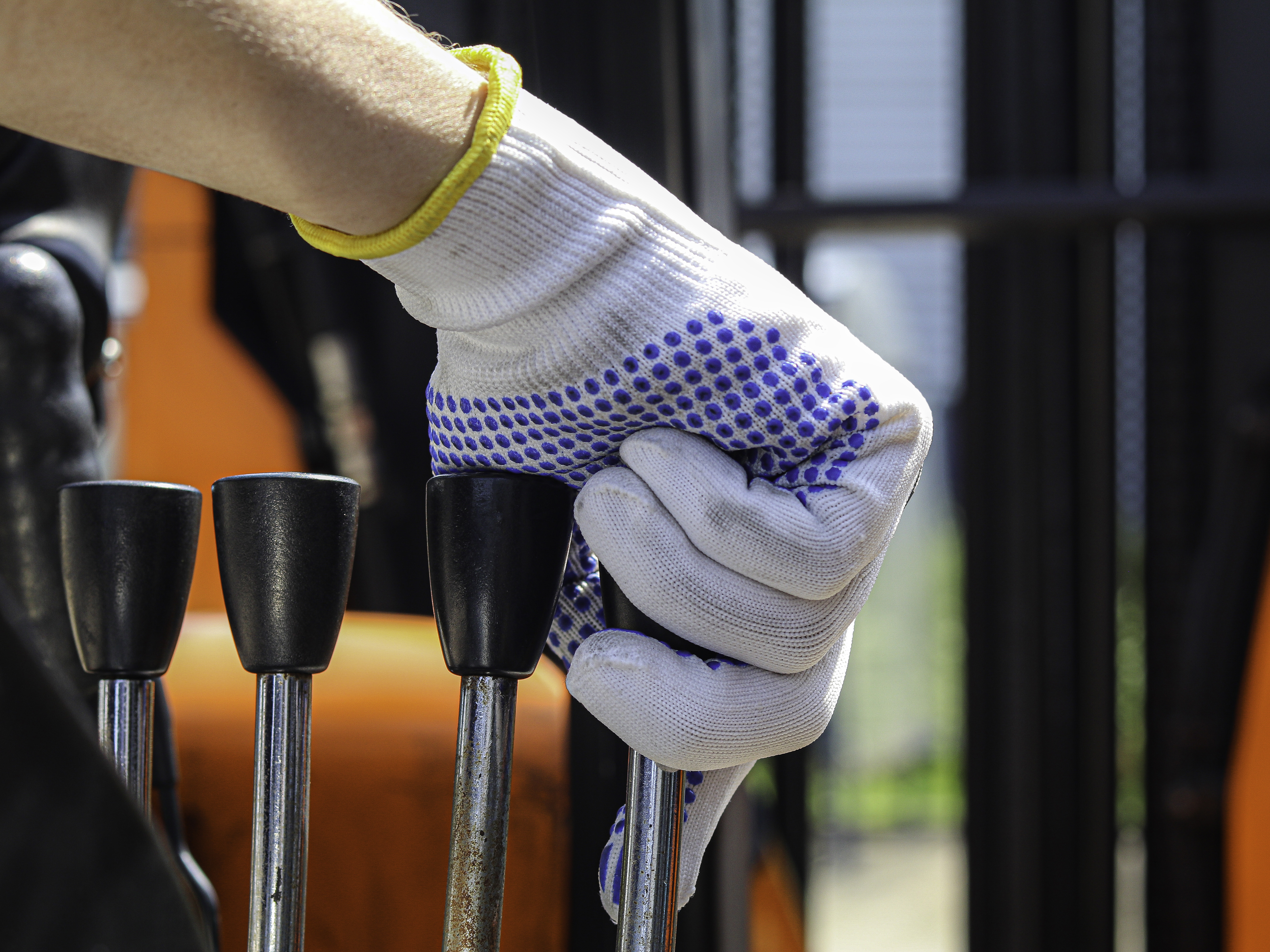 Dotted gloves shop